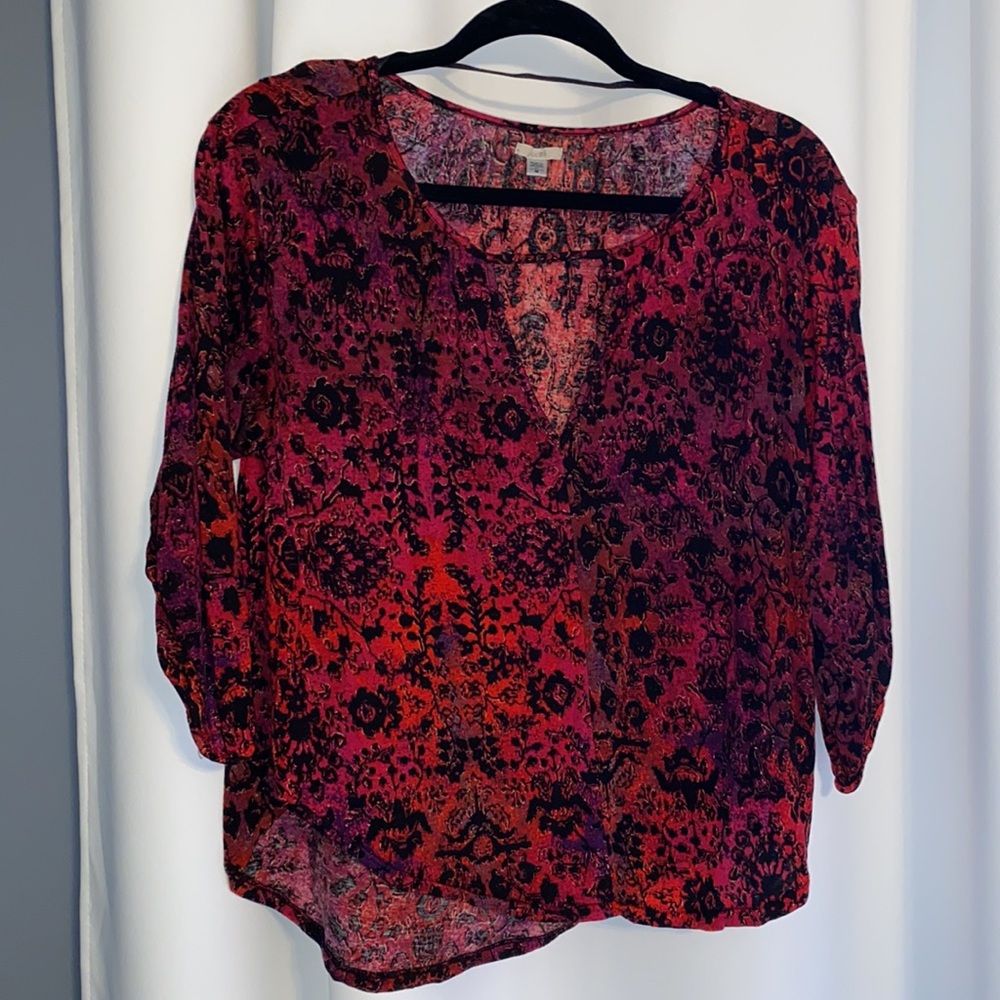 Quarter sleeve v neck top